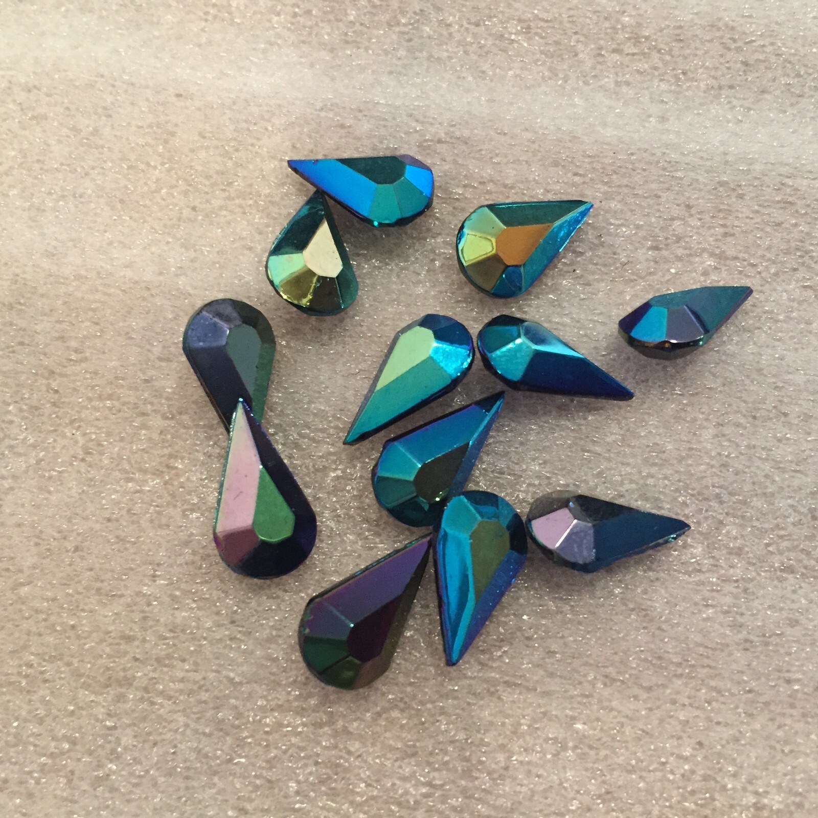 AN927 13x8mm black AB pear glass stones,faceted top,unfoiled pointed back (24)