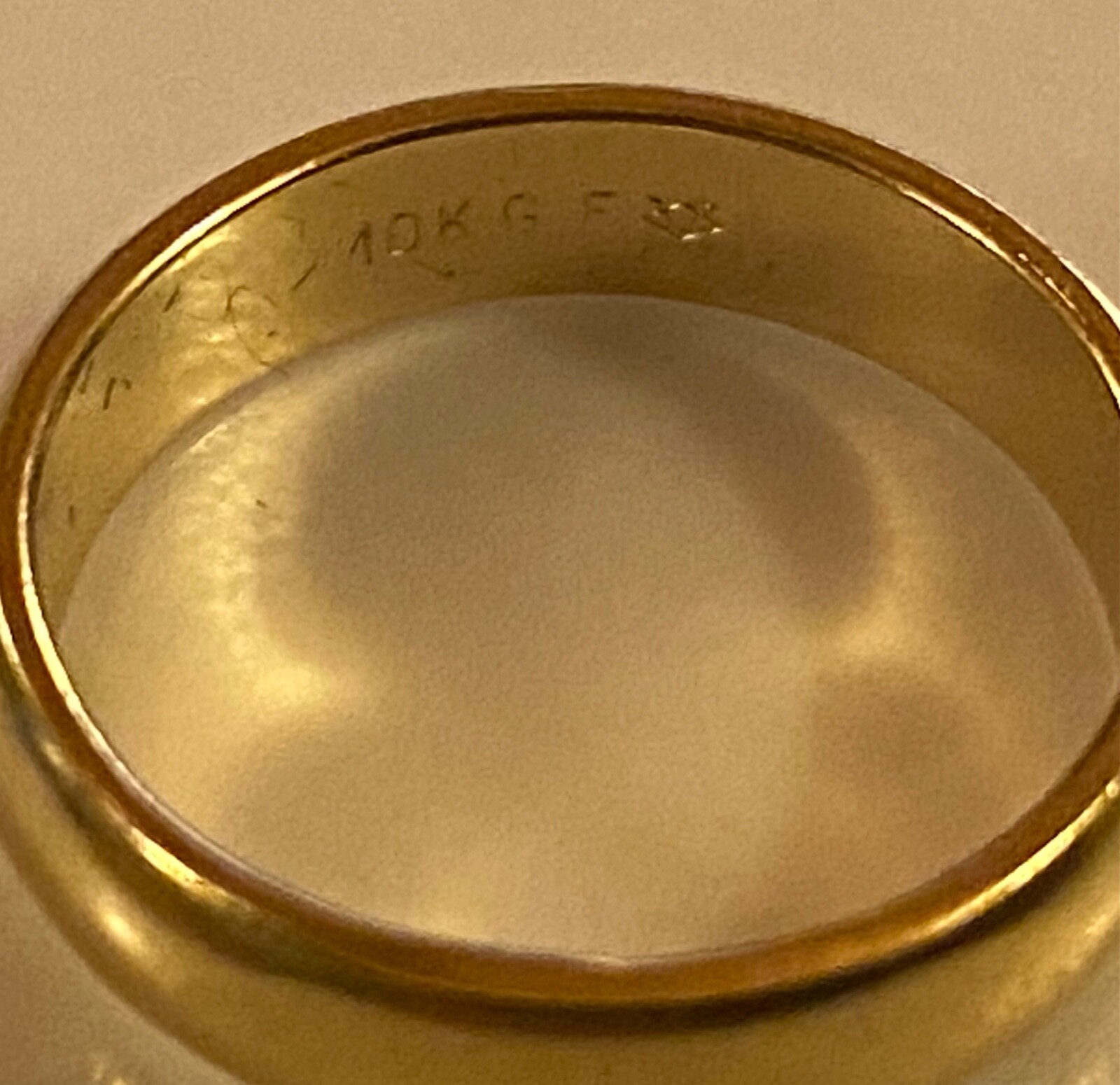 Vintage Yellow Gold Filled WEDDING BAND Ring 4mm Size 4 NEW Old Stock