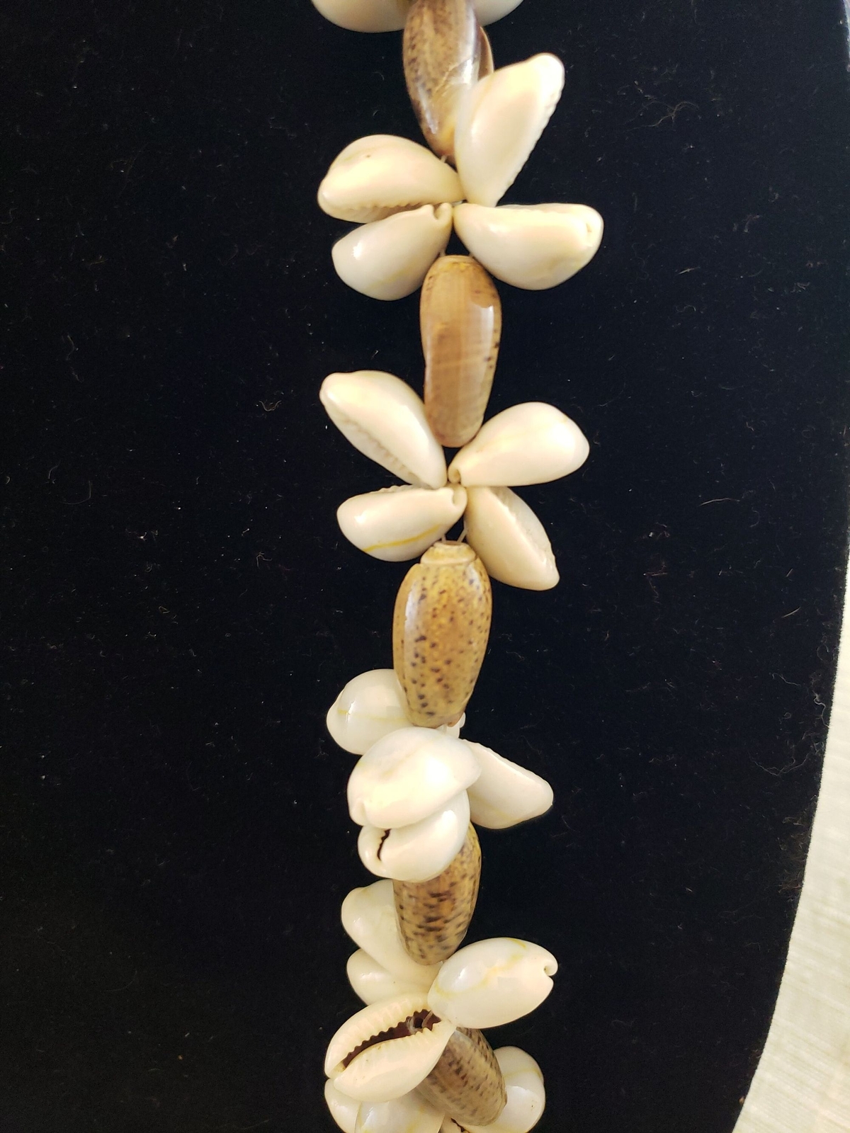 Vintage Unsigned Cowry/Cowrie Shell 17″ Long Strand Statement Necklace, Chunky