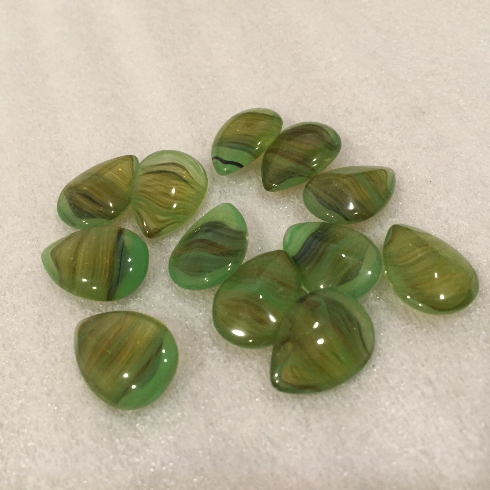 AM1004 18x13mm peridot with brown streaks glass pears, cab top, pointed back(12)