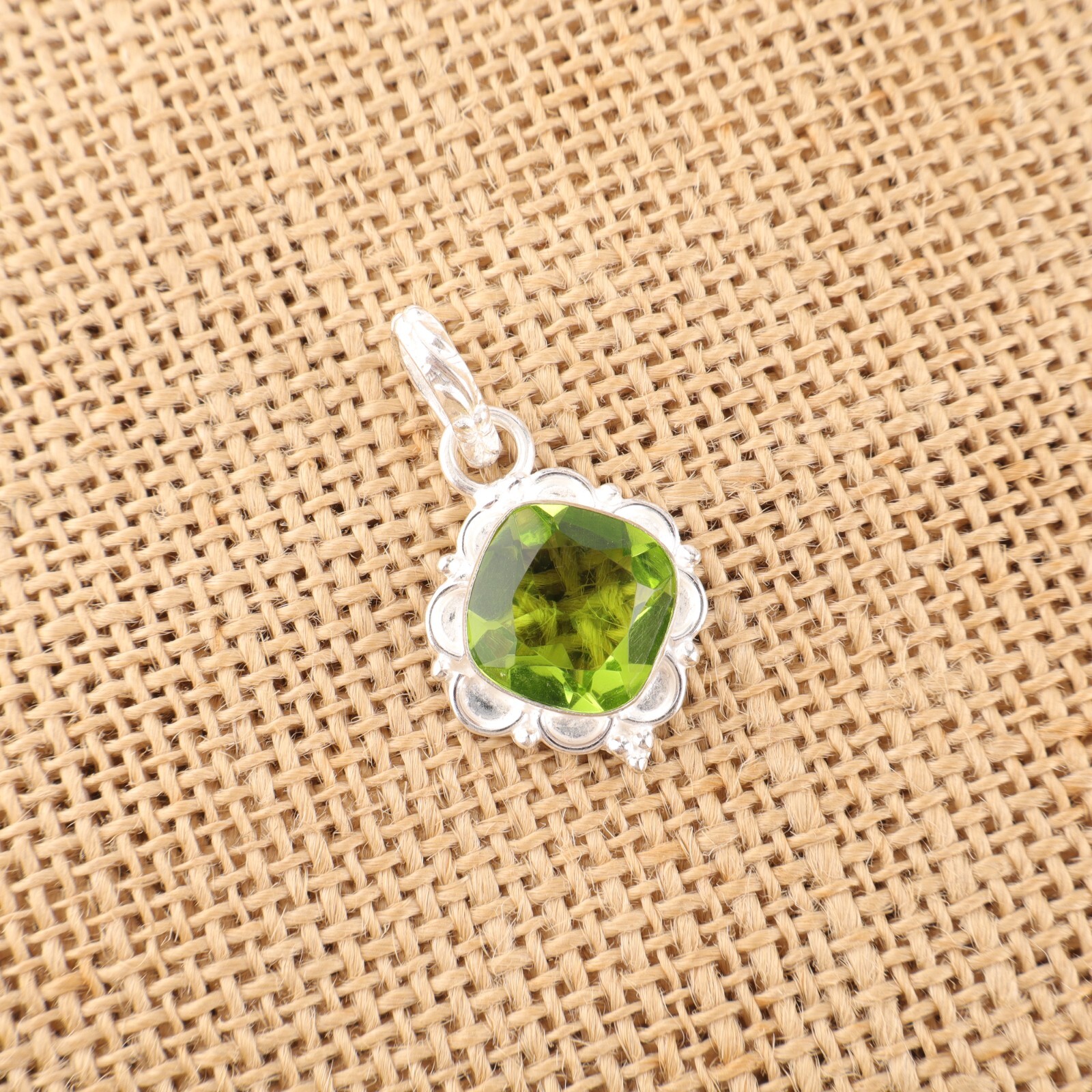 Handmade 925 Sterling Silver Jewelry Pendant Peridot Gemstone Pendant For Gift