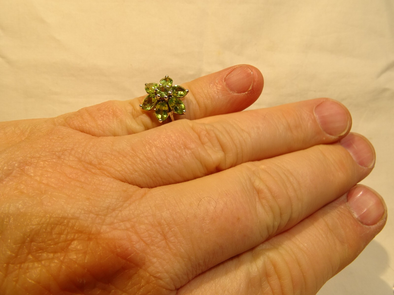Very Nice Sterling Silver Light Green Tourmaline Classic Flower Size 6 Ring