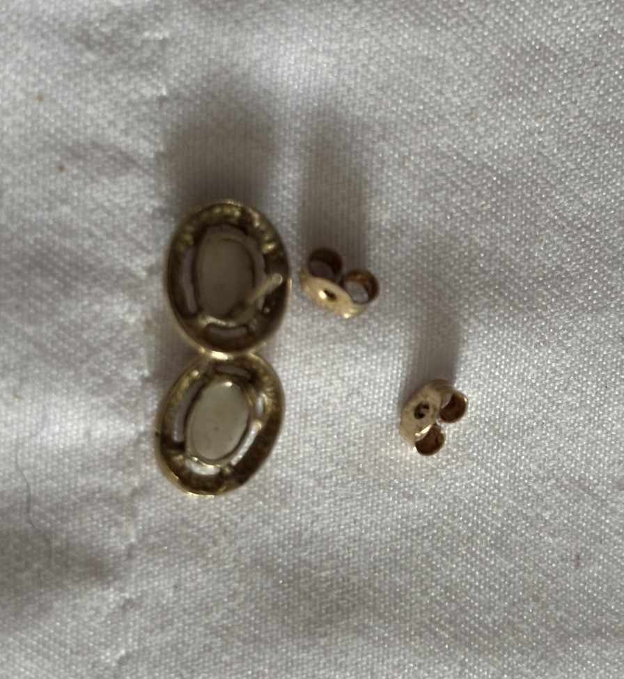 9 carat gold opal stud earrings