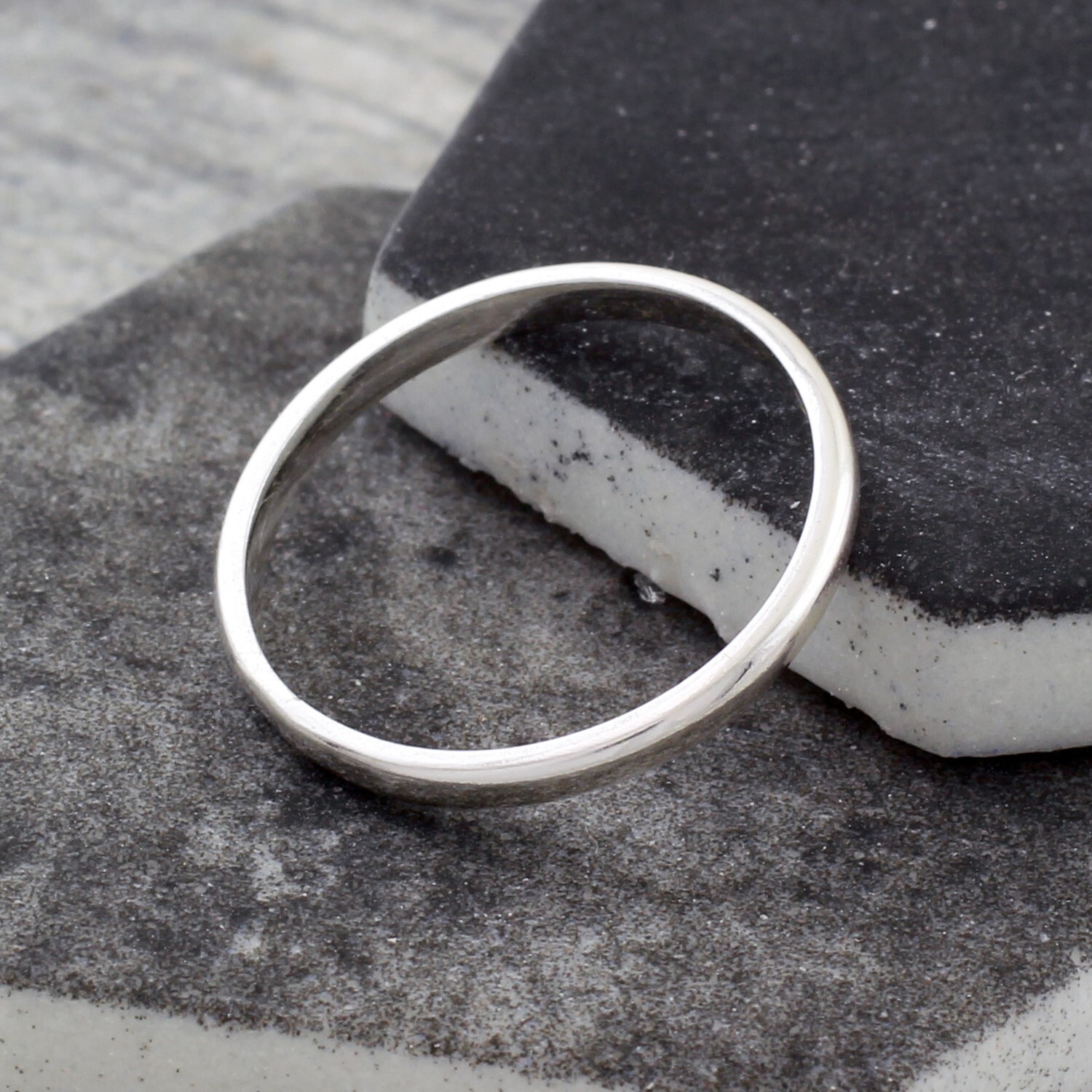 925 Sterling Silver Thin Polished Plain Wedding Band Ring 2mm Size 1-13 Avail.
