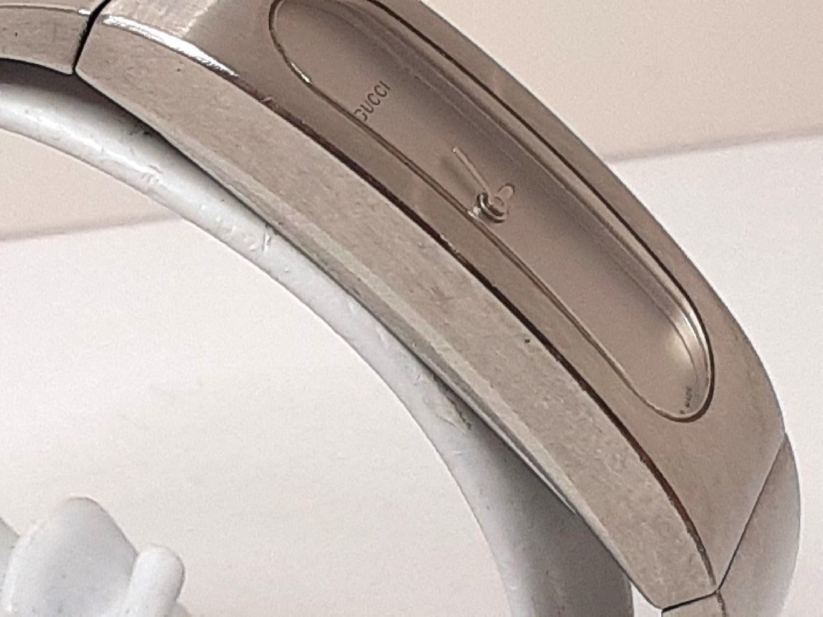 GUCCI 2400S Bangle Bracelet Silver Dial Quartz Ladies Watch 14mm Wrist 16cm
