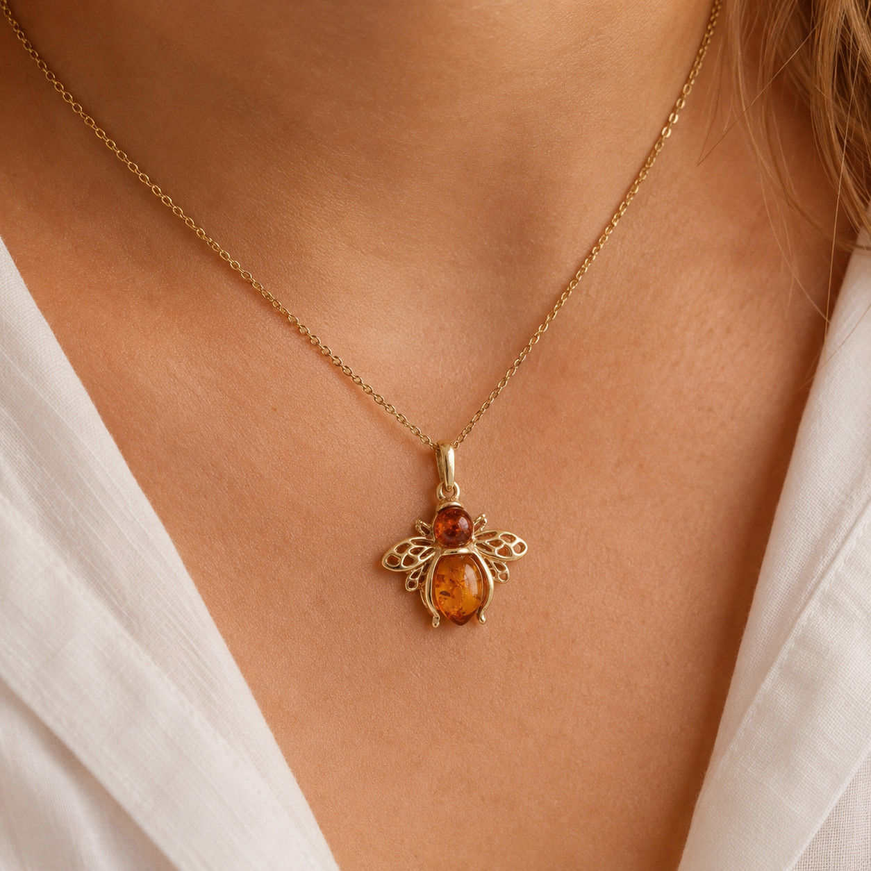 9Carat Yellow Gold Amber Bumble Bee Pendant (18.5x18mm)