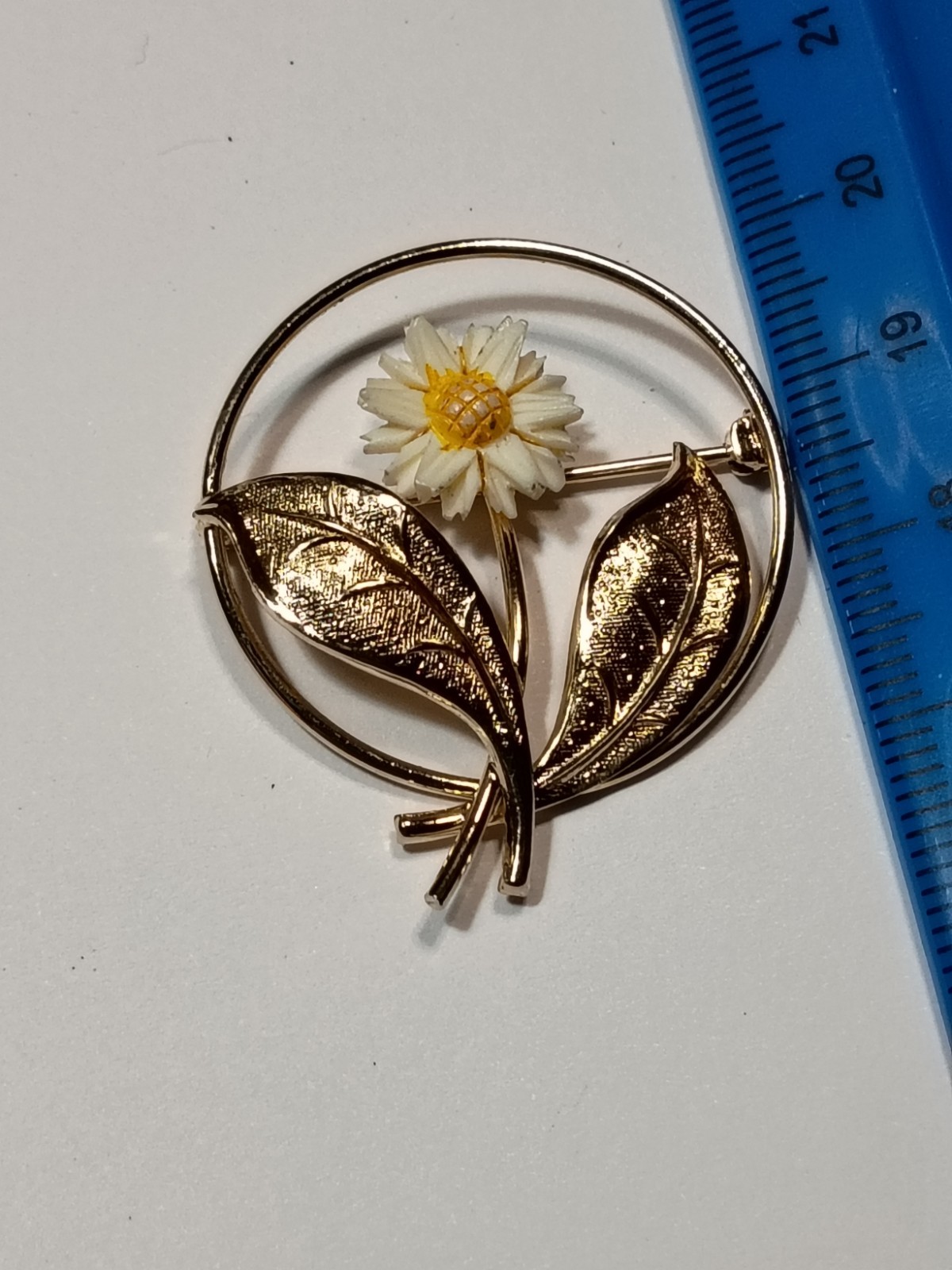 12k Gp A&Z Gold Tone Flower Leaf Circle Brooch Pin White Daisy Met