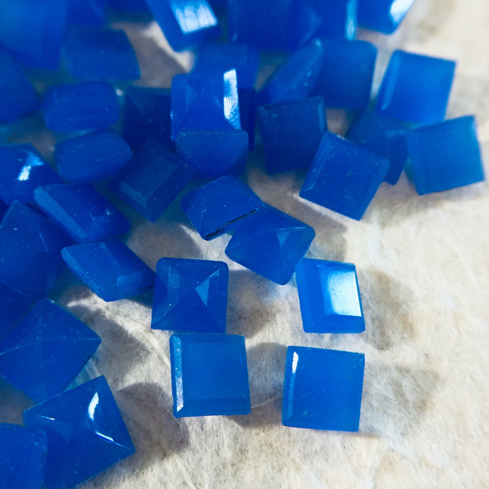 AL980 Vintage glass stones 6mm square chalcedony faceted unfoiled (72)