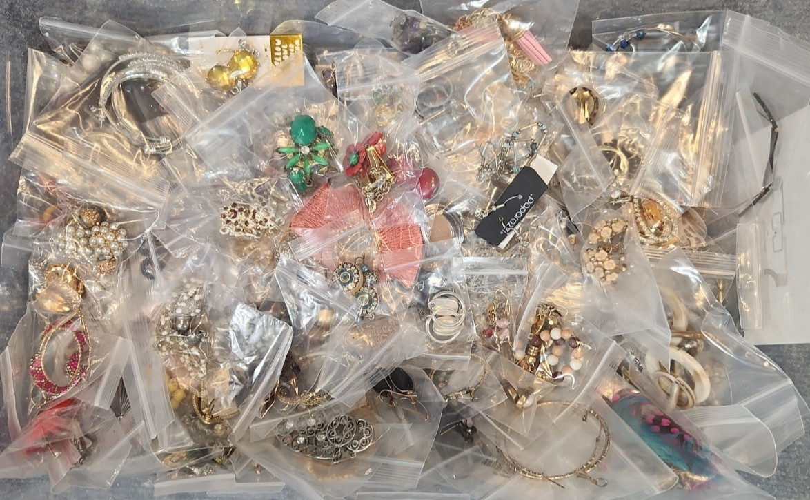 Jewelry Wearable Earring Collection 5 Lbs Matched Pairs Lot #683 See Description
