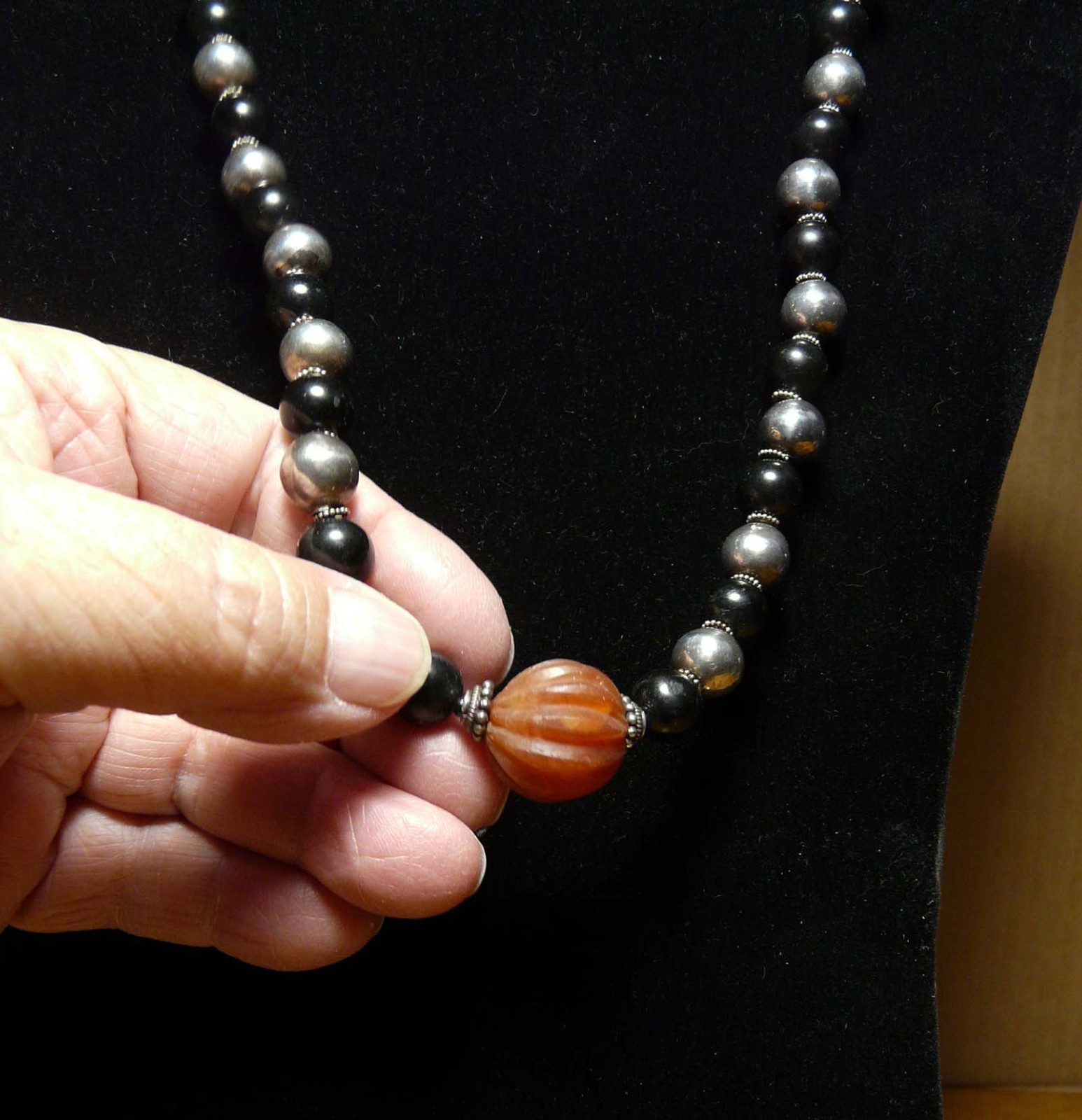 TRIBAL SIVER & BLACK AGATE & CARNELIAN CENTER BEAD_7 STRAND WIRE_30 IN NECKLACE