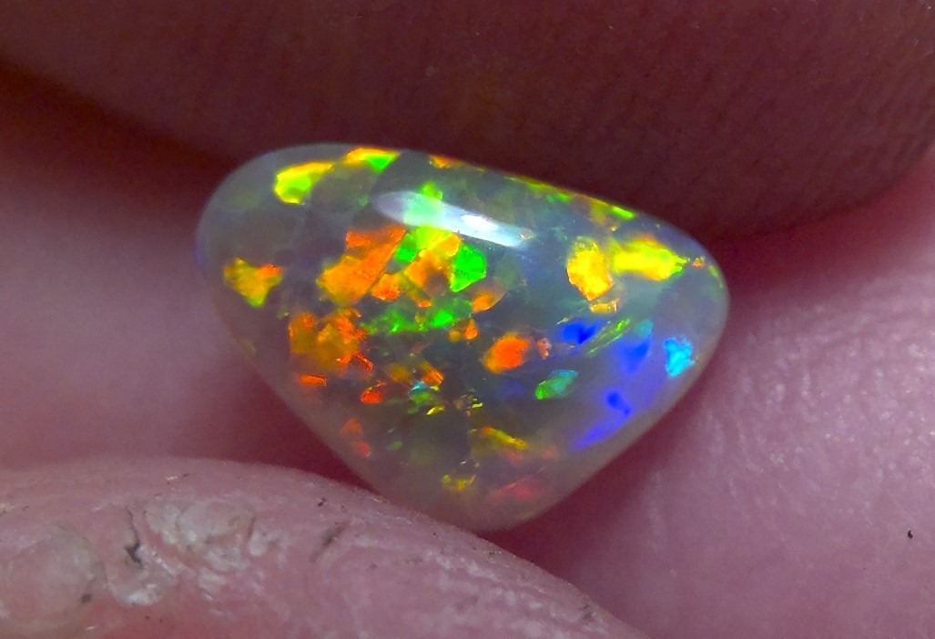 0.89cts Solid Lightning Ridge semi-black opal, extremely bright top gem + video