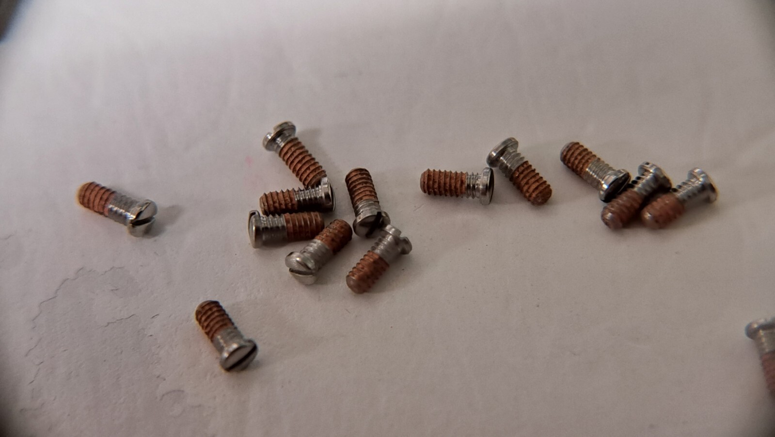 Vis de Fond 120 x 330 2400 L Watch screw for Repair