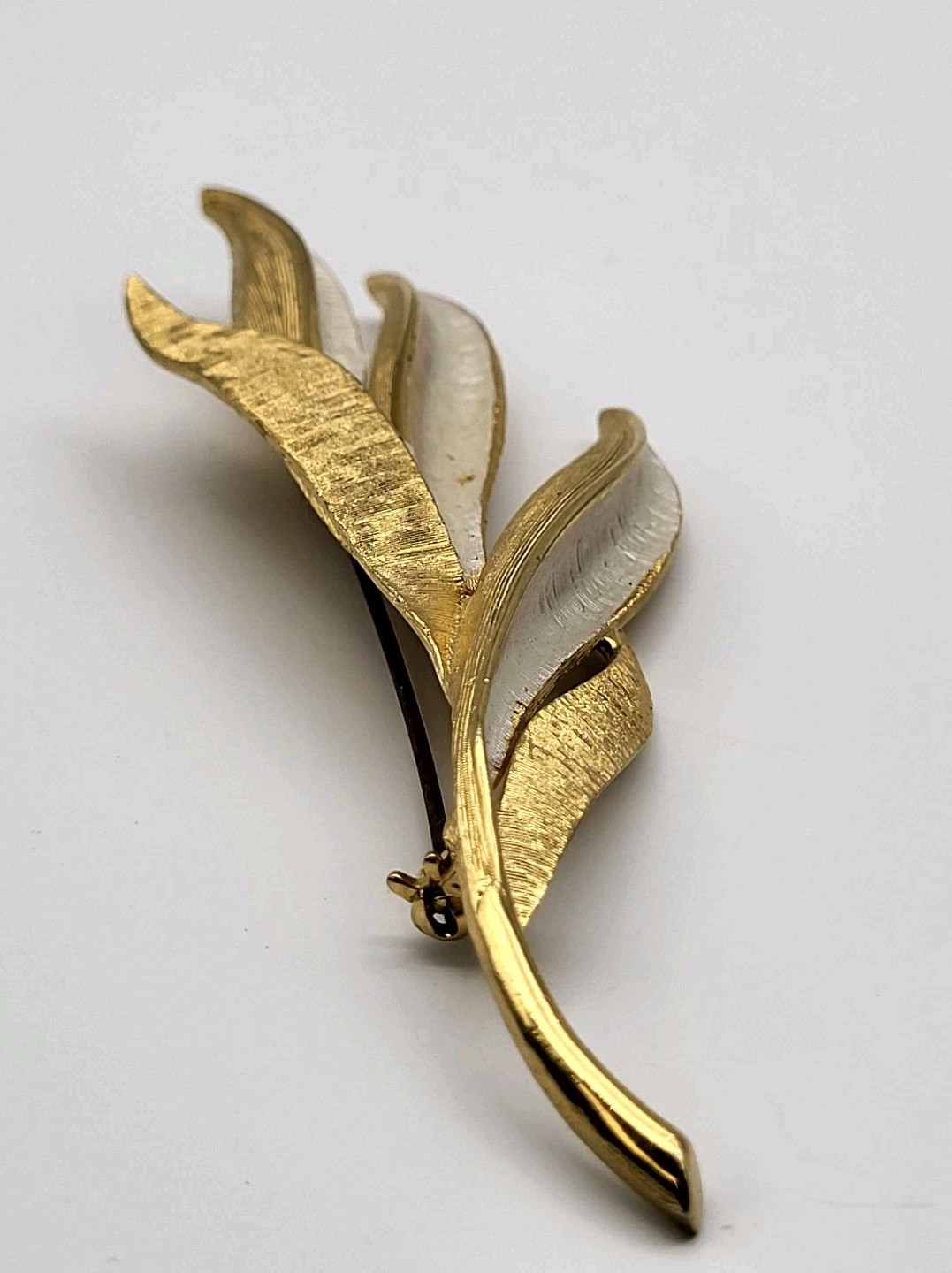 Elegant MCM Brushed goldtone frond leaf Unsigned Retro Estate Bold