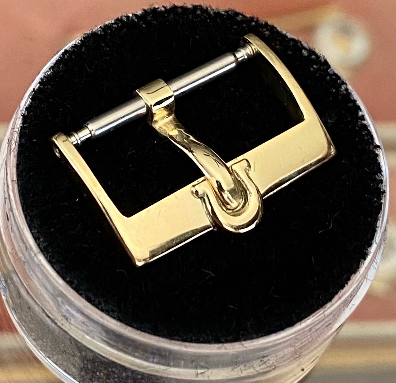 Vintage Omega 18k Gold .750 fine 16mm Logo Buckle C:1968