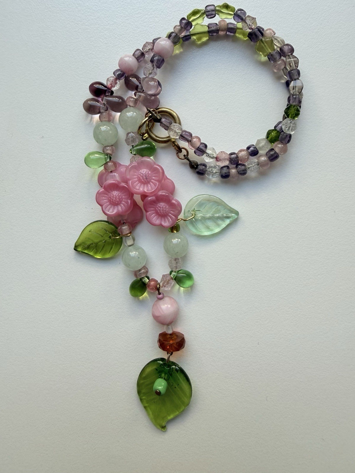 Vintage Czech Molded Glass Flower Bead Necklace (3353)