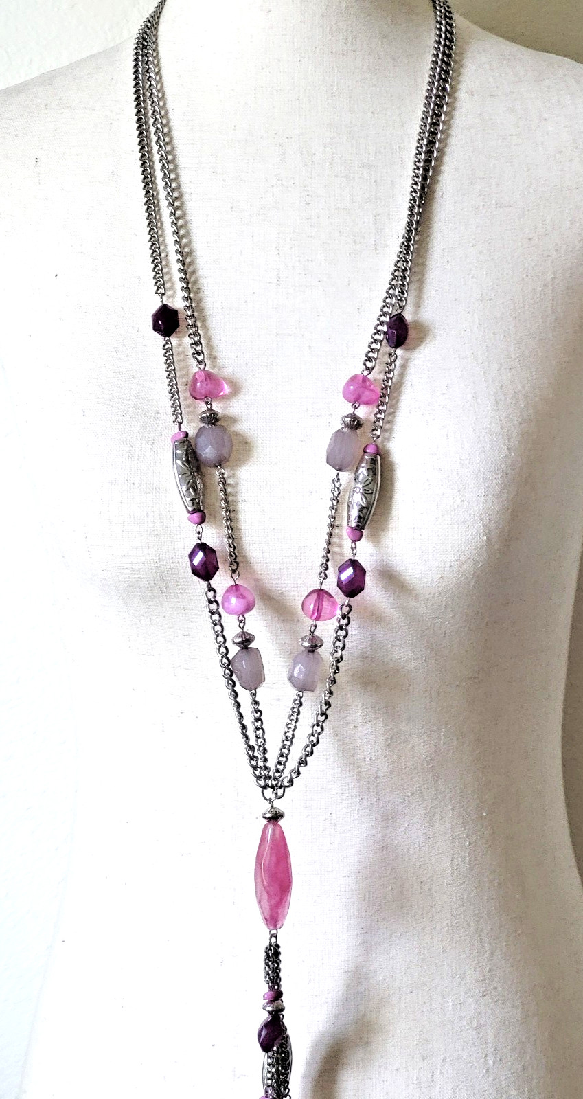 Long Acrylic Beaded & Etched Metal Bead & Curb Chain Necklace Unsigned 34″