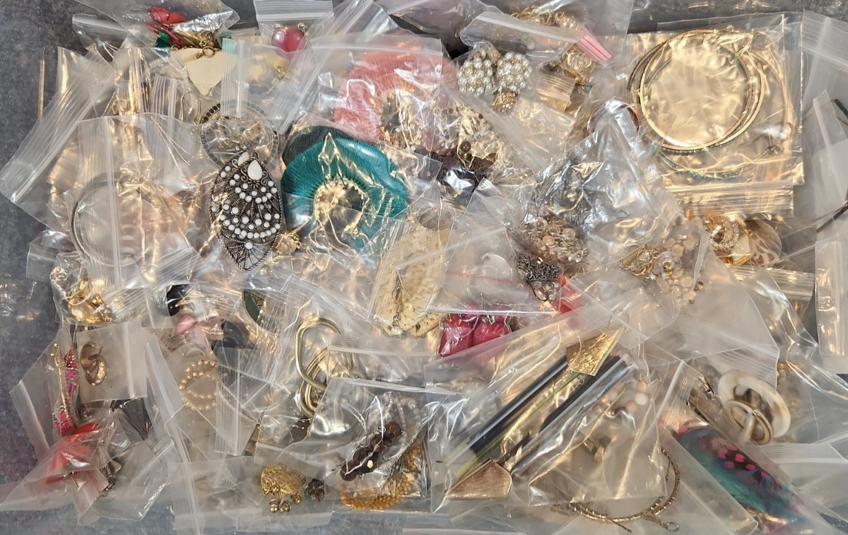 Jewelry Wearable Earring Collection 5 Lbs Matched Pairs Lot #683 See Description