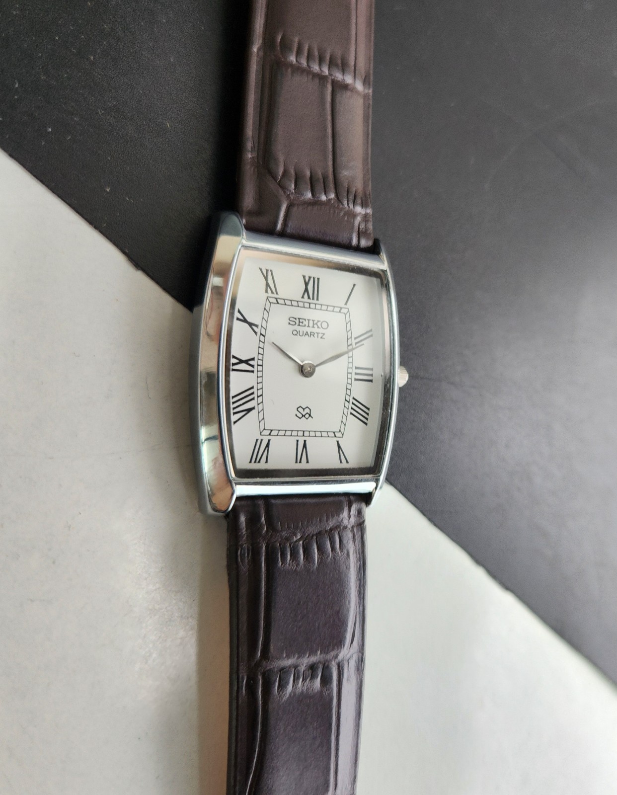Vintage Seiko Slim Tank Quartz Men White Dial Dress Watch-Free Shipping.