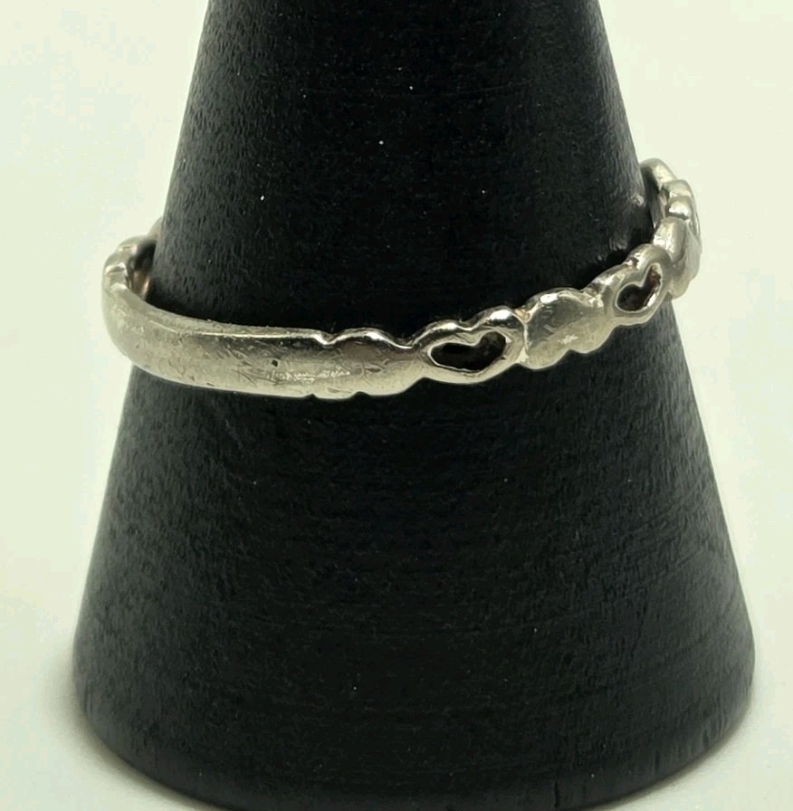 Sterling Silver 925 Alternating Open Closed Hearts Ring Size 8.5 Dainty Thailand