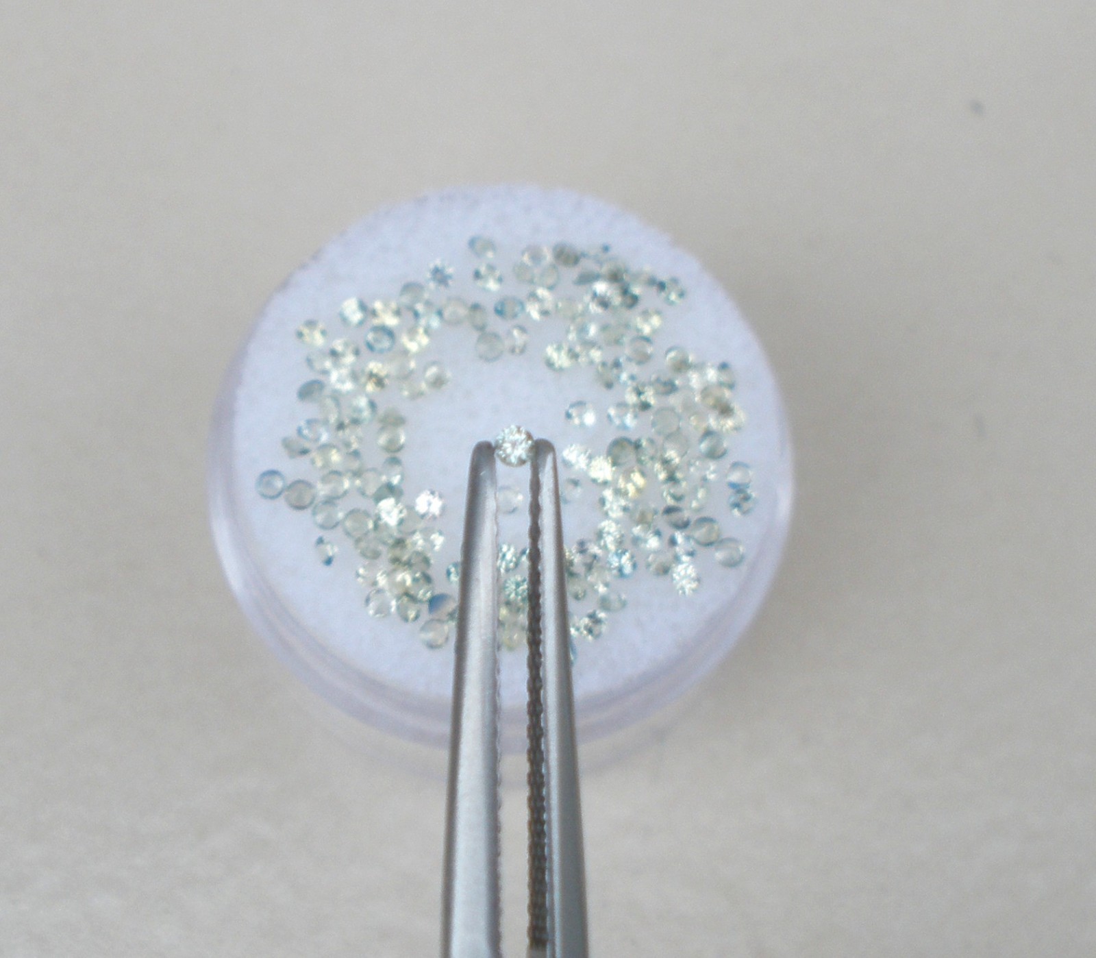 1.5mm Green sapphire round loose faceted natural gem Top Quality