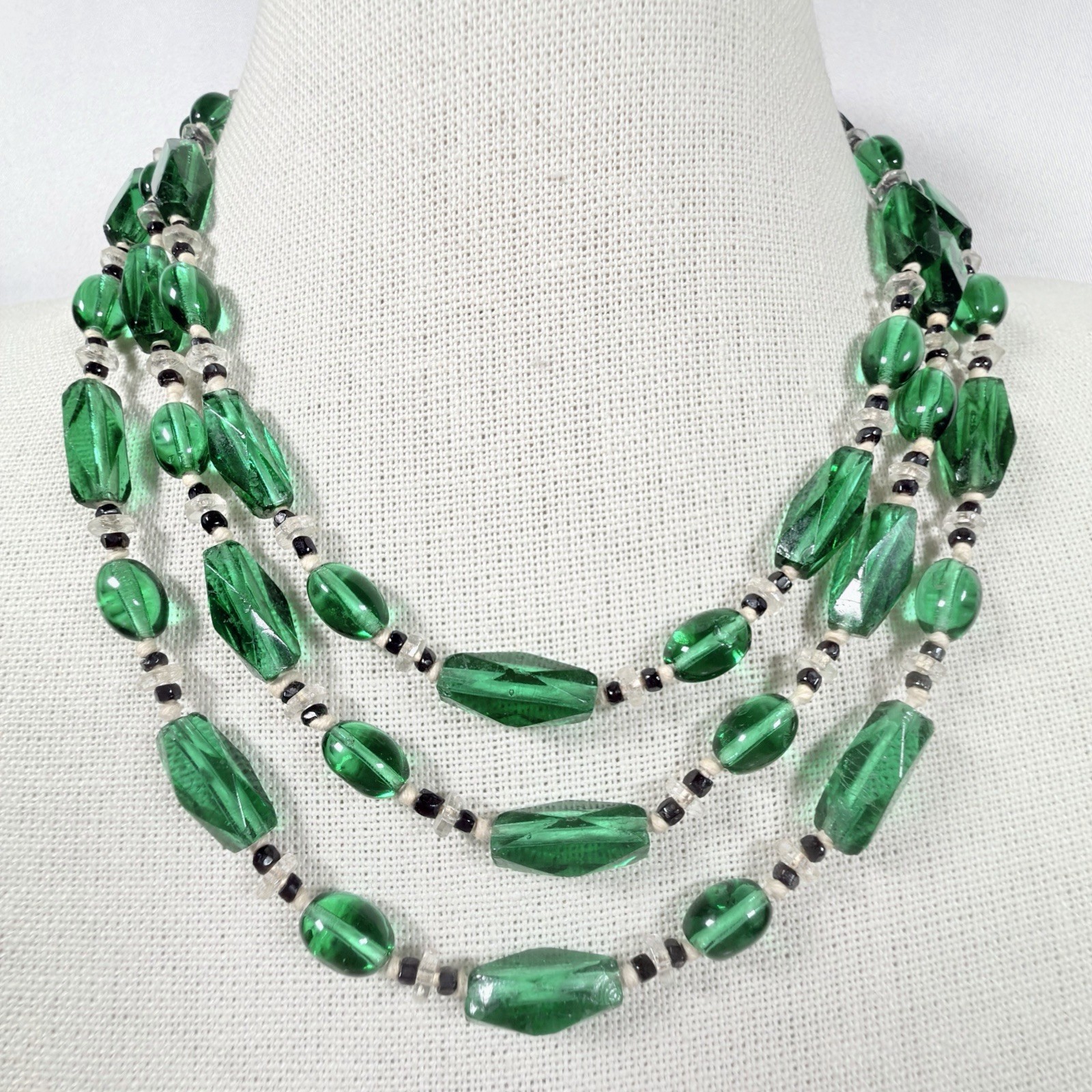 Vintage Green Art Glass Beaded Necklace 56″ Endless Long Strand Czech Style