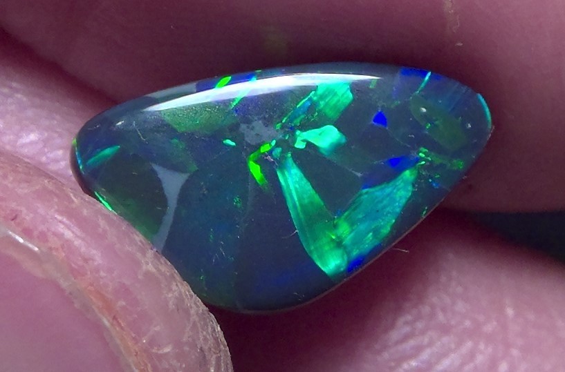 2.87cts solid Lightning Ridge TOP GEM black opal, stunning asteria pattern