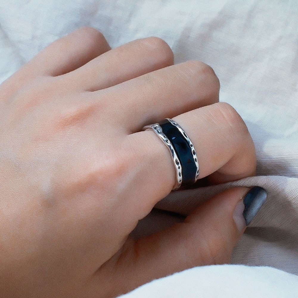 Women’s Bright Black Enamel Hammer Edge Silver Plated Alloy Fashion Open Ring