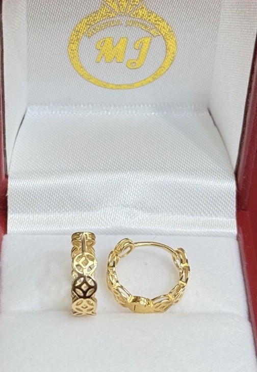 18k Solid Yellow Gold Italy Lucky Coin Money Hoop 11mm Earrings, 1.72 grams.