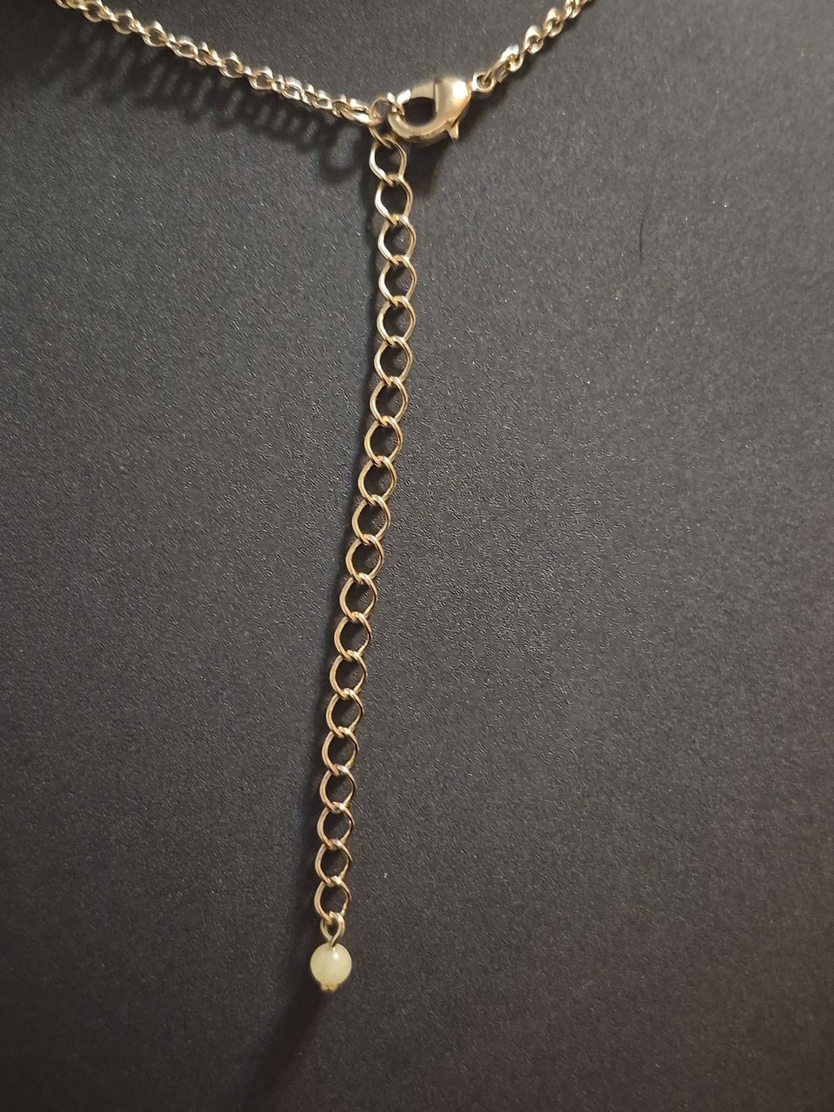 Retro Textured Open Circle Pendant Necklace with Yellow Bead Accent – Unsigned