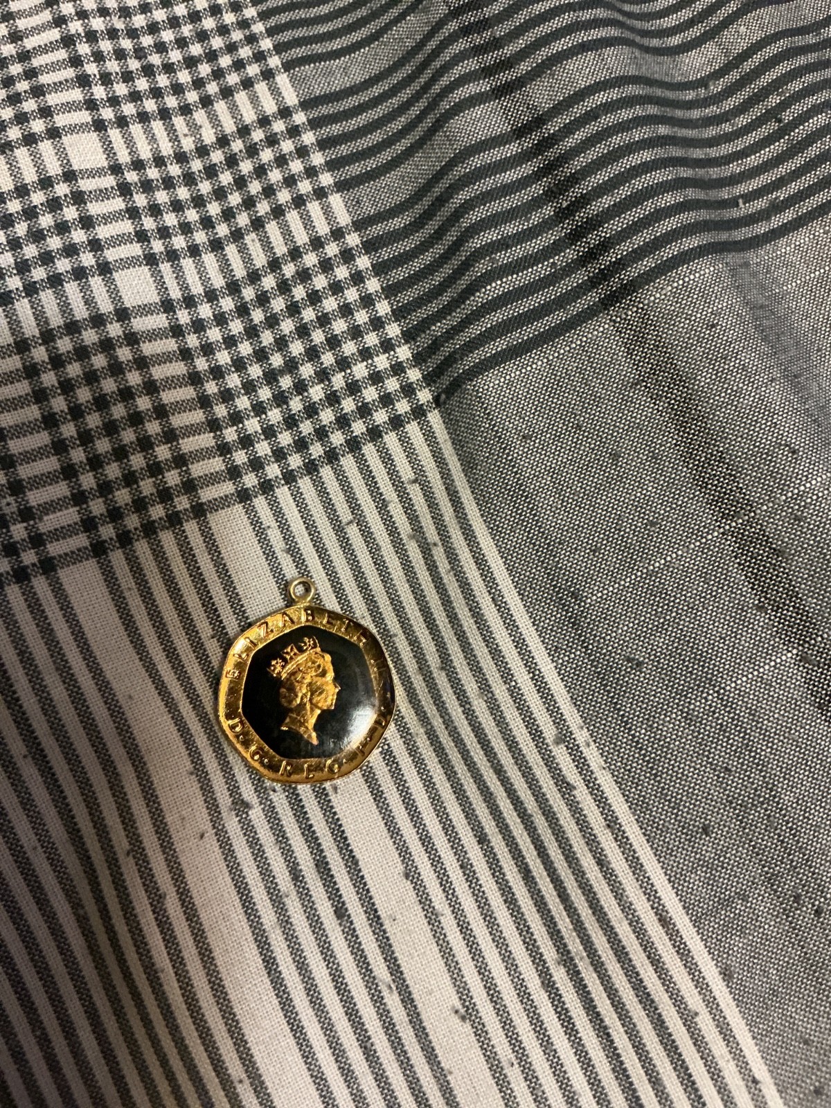 Queen Elizabeth II / Six Pence 1964 Great Britain Enamel/Acrylic Pendant