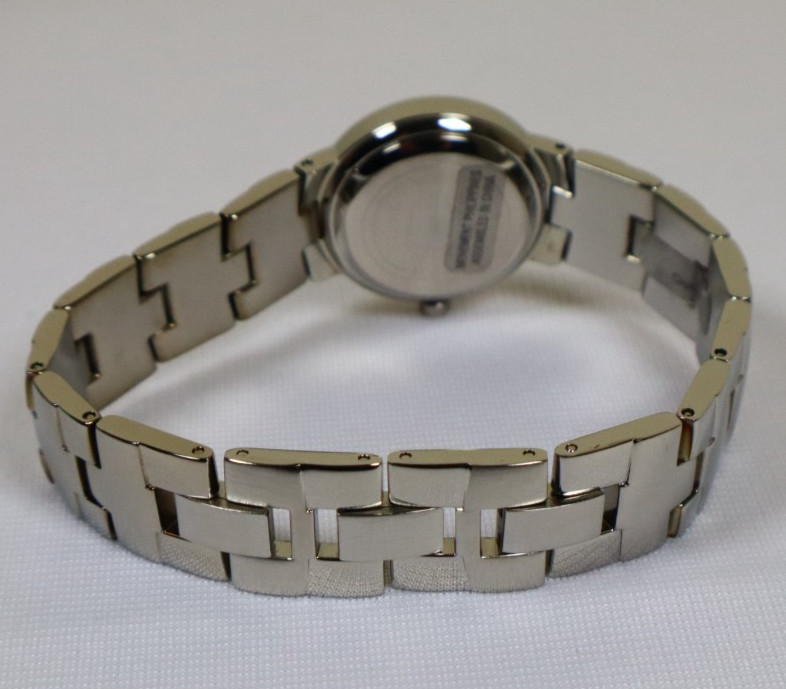Timex Watch NIB Silver Tone Bracelet Band Needs New Battery ONE YEAR WARRANTY