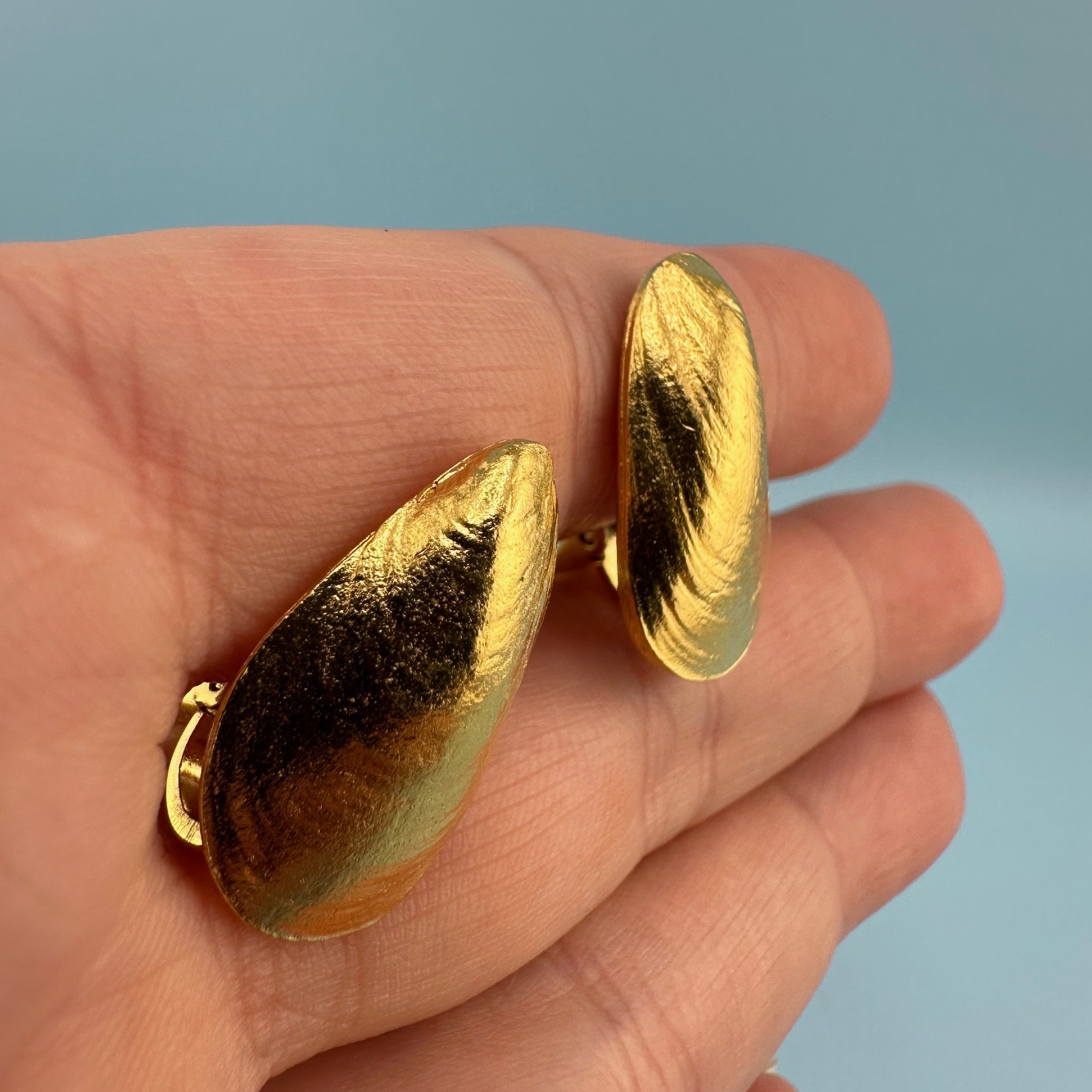Vintage Crown Trifari Mussel Shell Clip On Earrings Brushed Satin Gold Tone RARE