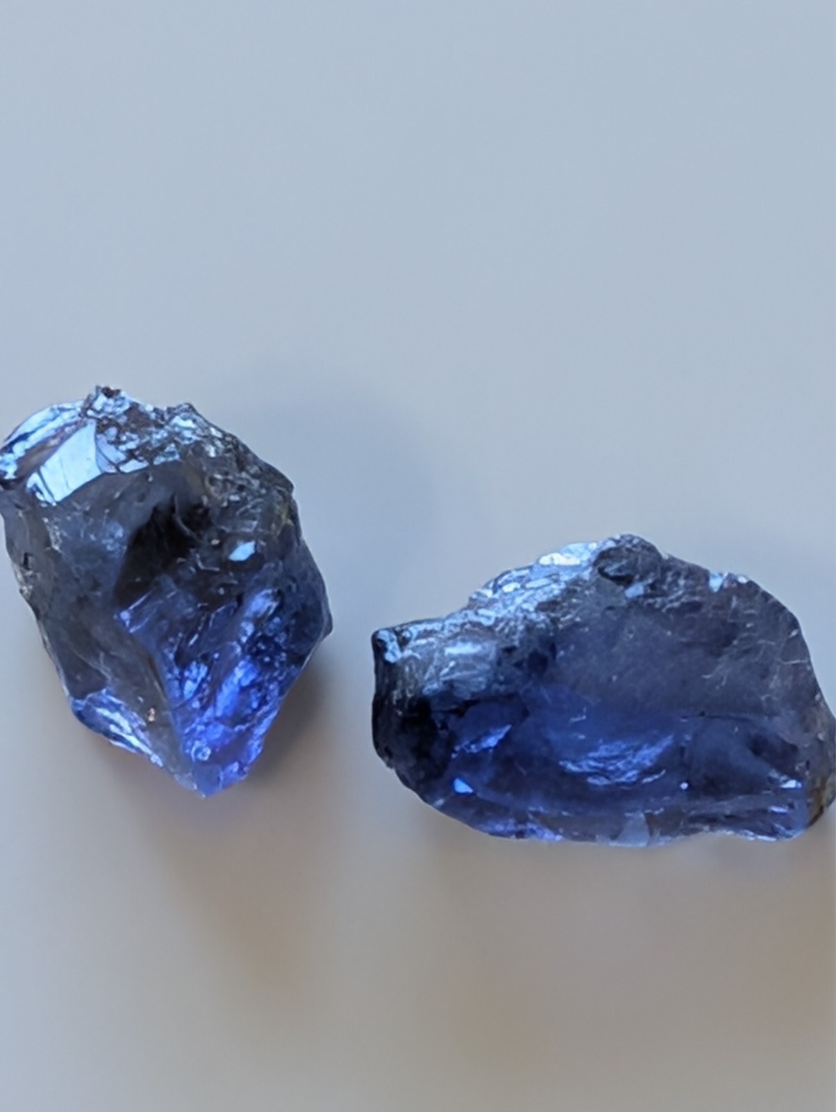 USA seller 11.45 Eye clean Iolite color changing facet rough gemstone specimen
