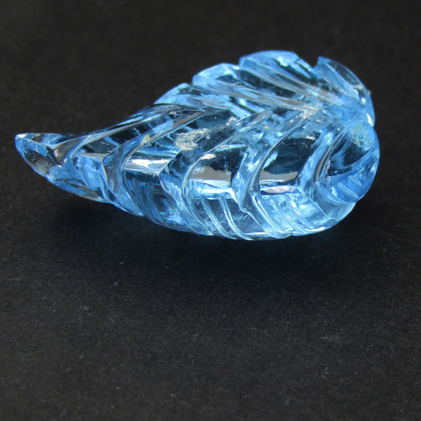 20.42Cts Flashing Natural Swiss Blue Topaz 21x14x7.7mm Leaf Carving Gemstone-VDO