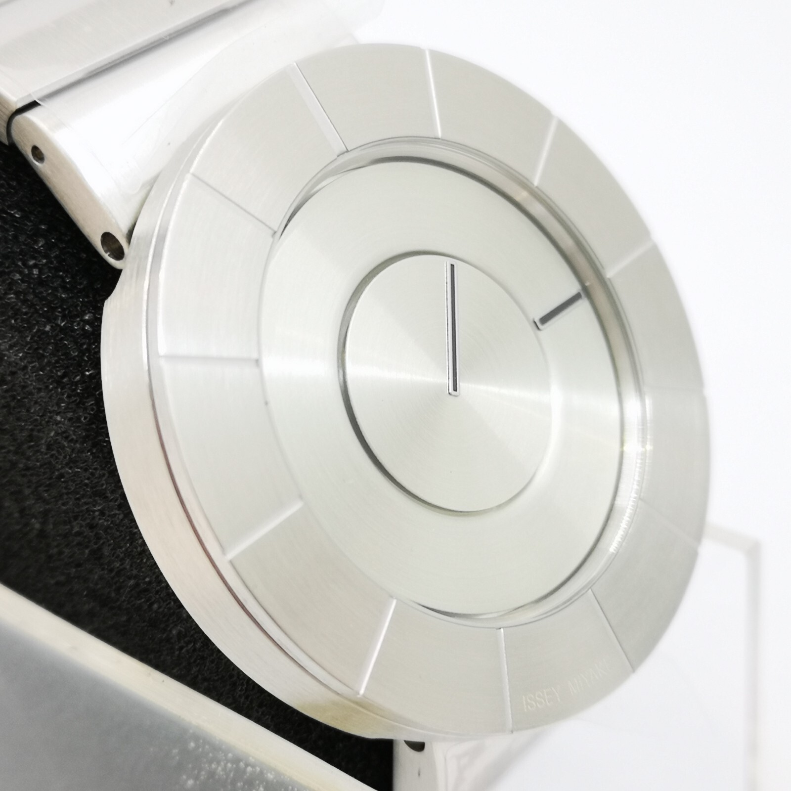 ISSEY MIYAKE TO Tio Yoshioka Tokujin design NY0N001 Silver Men Watch New in Box