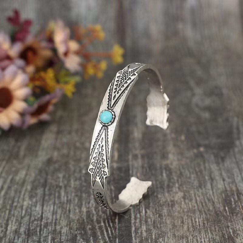 Arrow Design South-Western Style Silver Cuff Bracelet Jewelry
