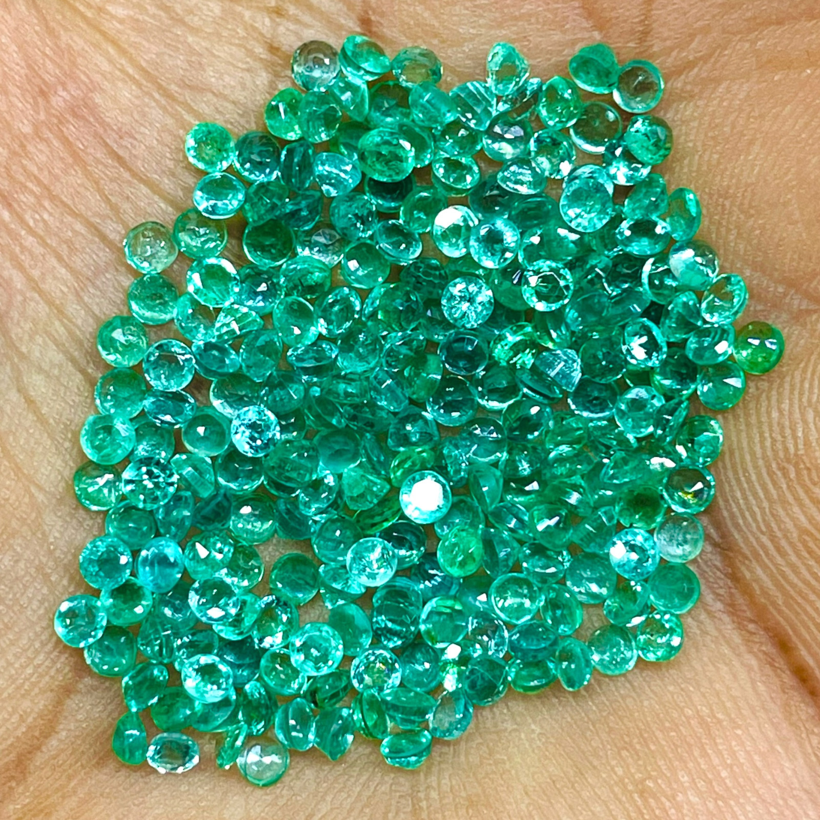 16 Pcs Natural Colombian Emerald 2.7mm Round Cut Loose Gemstones Wholesale Lot