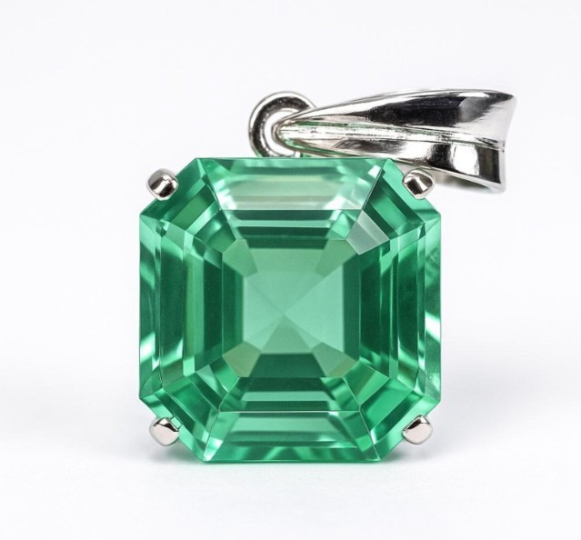Natural Certified 25 Ct Green Sapphire Loose Gemstone 925 Solid Silver Pendant
