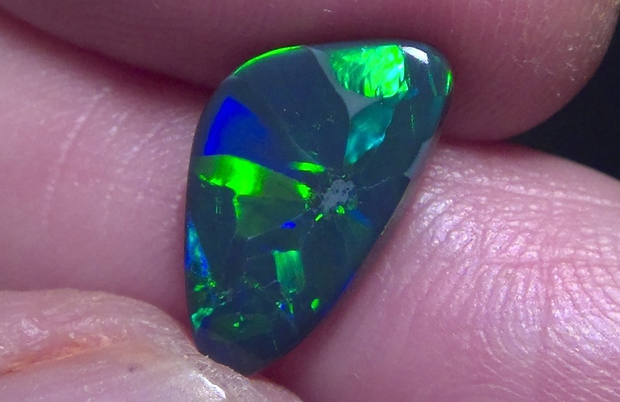 2.87cts solid Lightning Ridge TOP GEM black opal, stunning asteria pattern