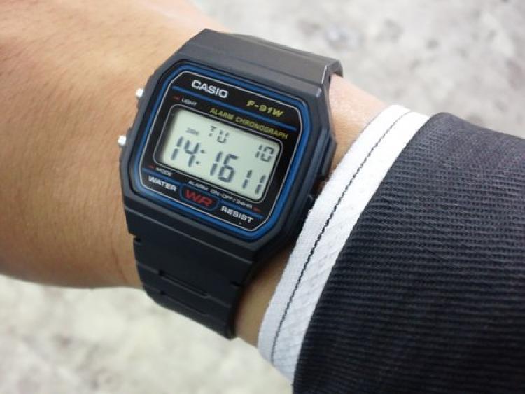 CASIO F-91W-1YER⎪F-91W-1⎪F-91W-1YEG⎪Original⎪CASIO Collection Vintage⎪NEGRO