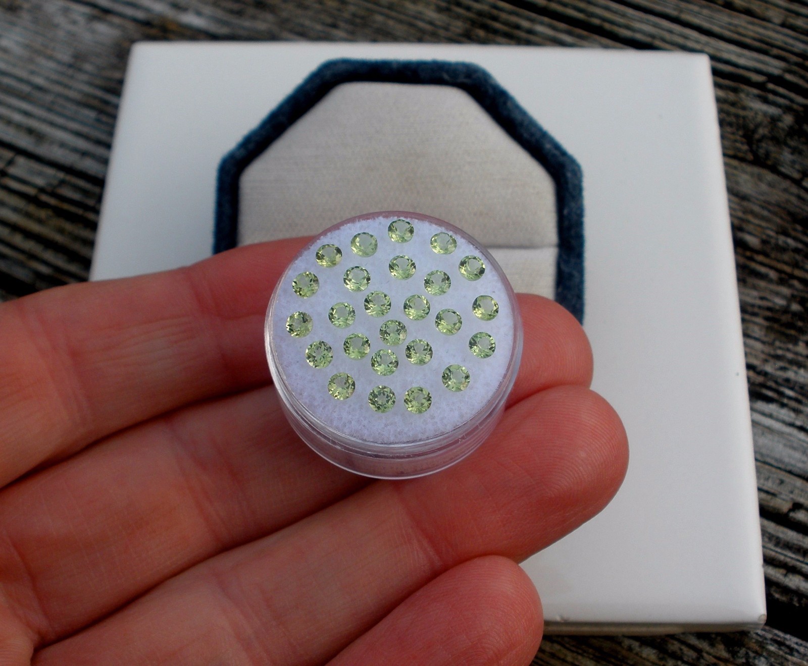 25 Natural Peridot Round Loose Faceted Gems 3mm each