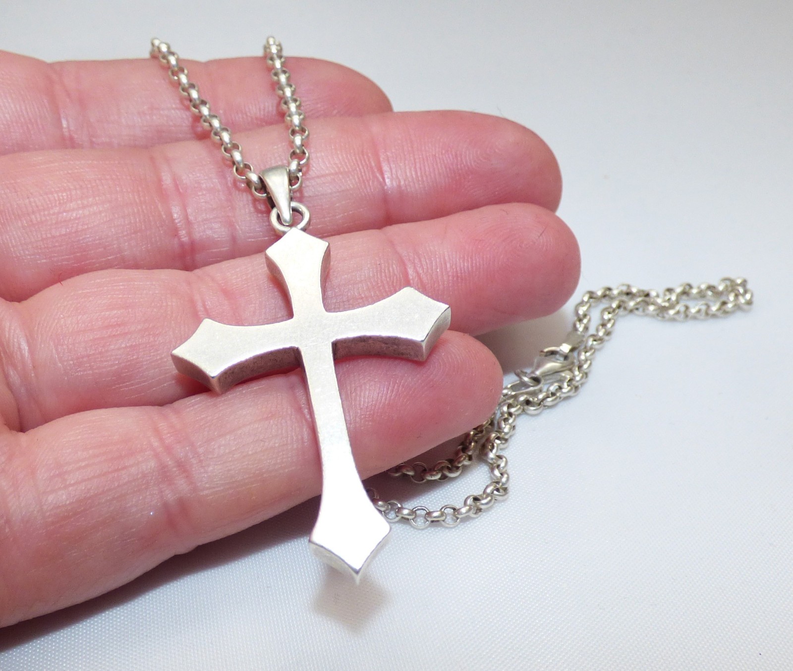 VINTAGE SOLID SILVER CROSS PENDANT ON BELCHER CHAIN ORNATE CROSS