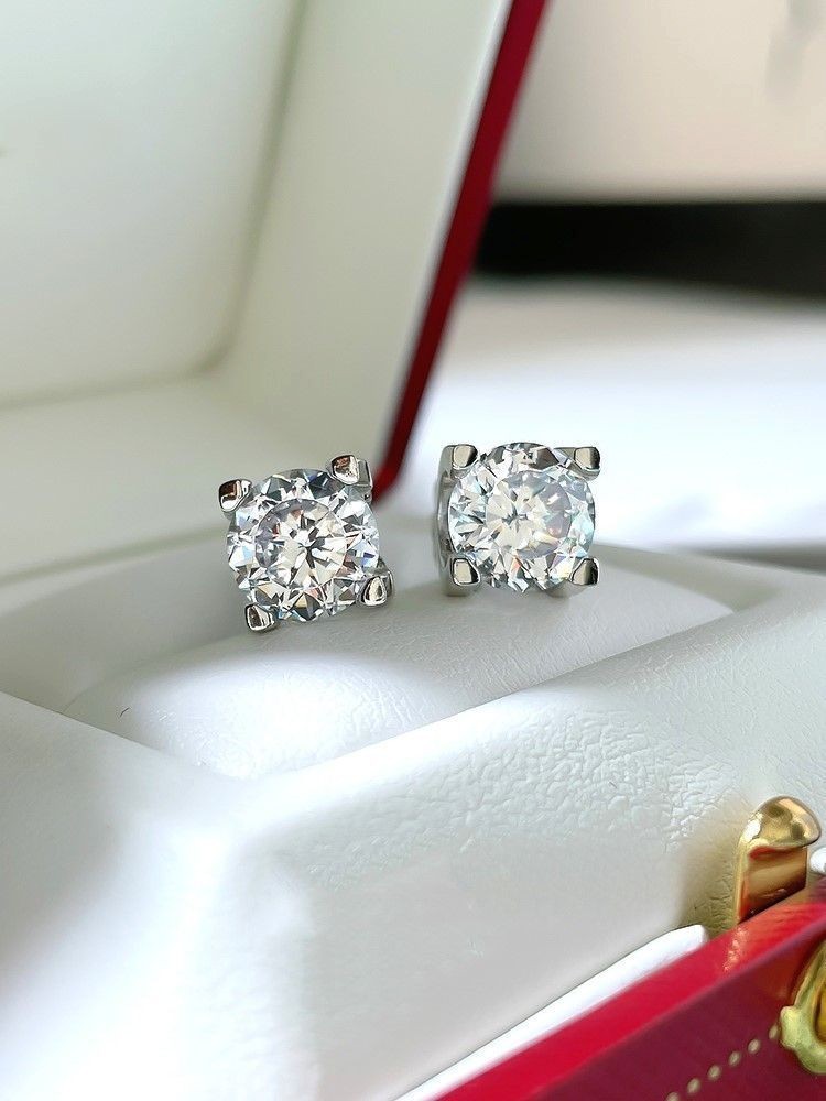 Zircon stud earrings, classic diamond stud earrings, versatile for everyday wear