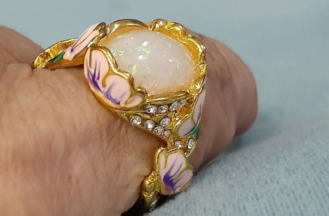 ring, exquiste women’s ring oval cut fire opal (lab creation) with cz’s on band
