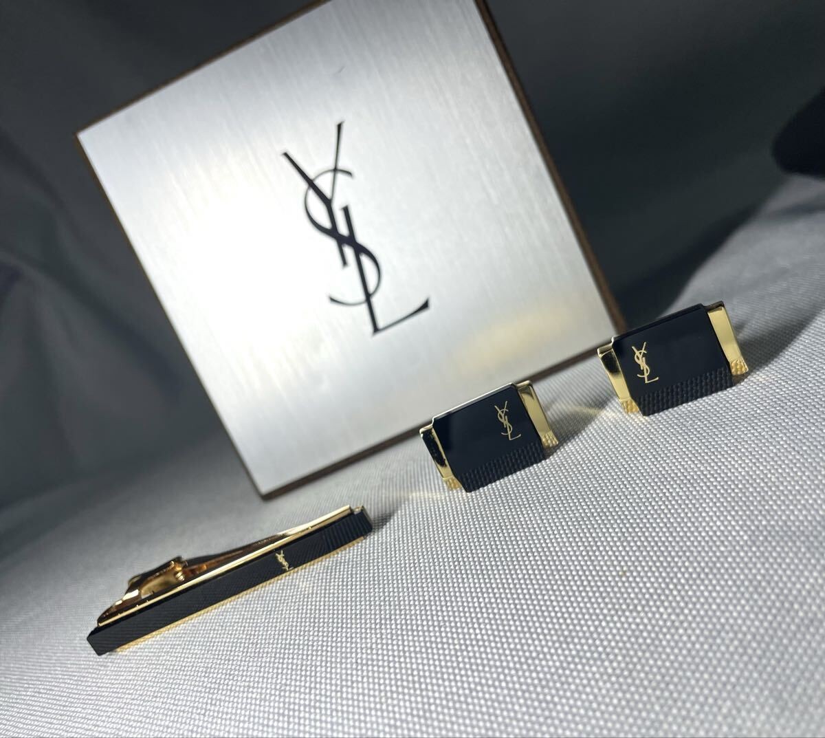 Excellent Condition YVES SAINT LAURENT YSL Logo Black Stone Gold Cufflinks Tie P