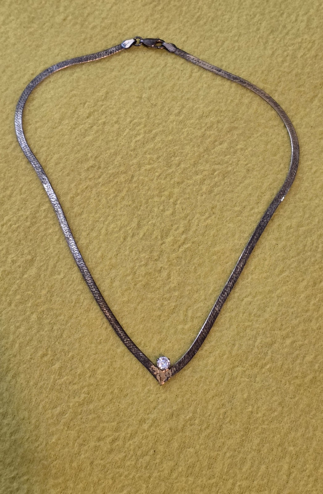 Signed Italy SU Sterling Silver 925 Chain 16″ Necklace V Shaped W/ Clear Stone