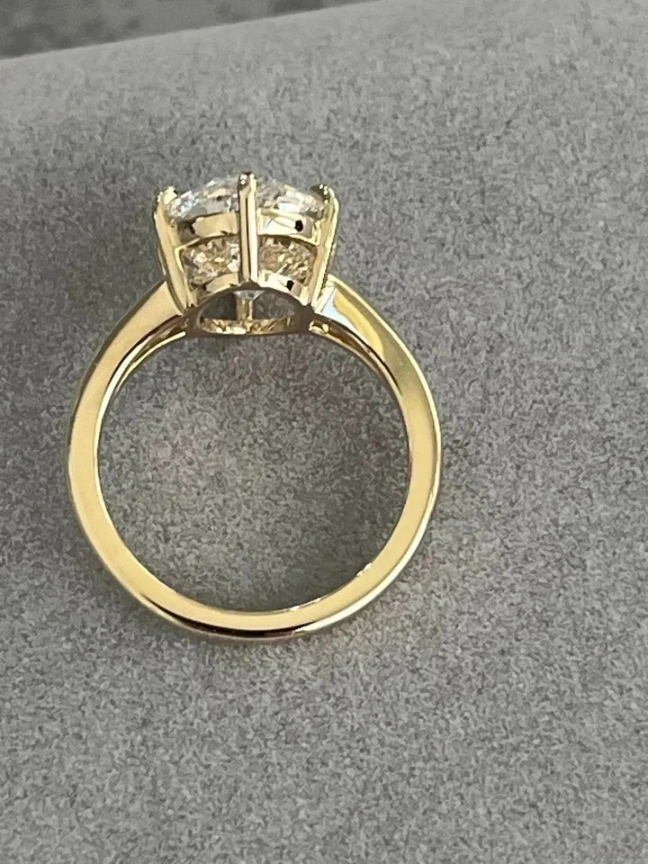 IGI 5.00 Ct Oval-Cut EF/VS1 Lab Grown Diamond Split Shank Ring 14k Yellow Gold