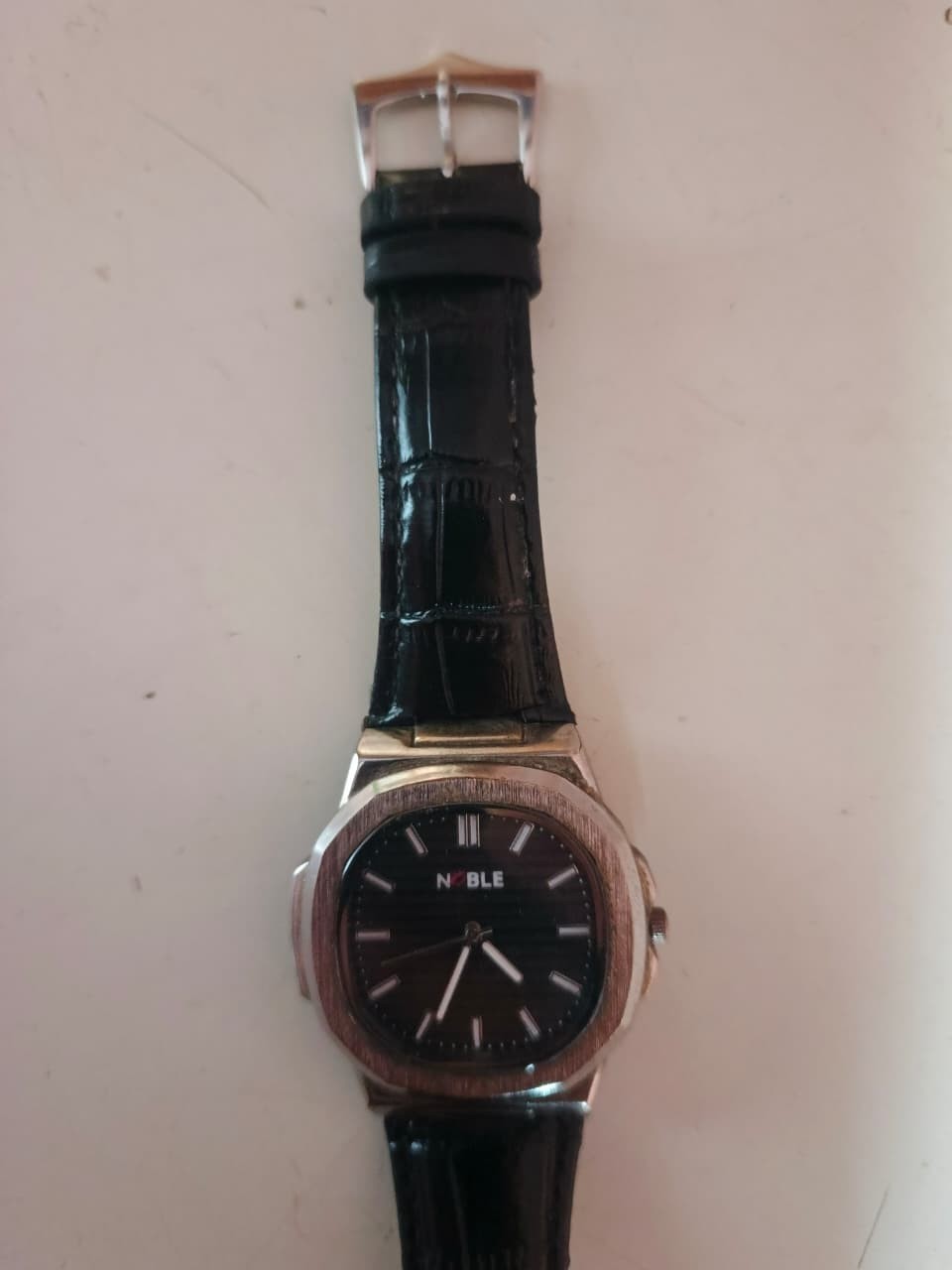 Men’s Analog Wrist Watch Black Dial Leather Strap Classic Style Used