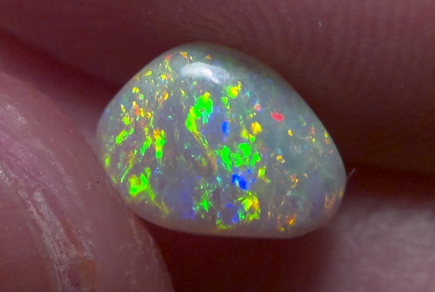 0.87cts Solid Lightning ridge opal, stunning rainbow fire & pattern *see video*