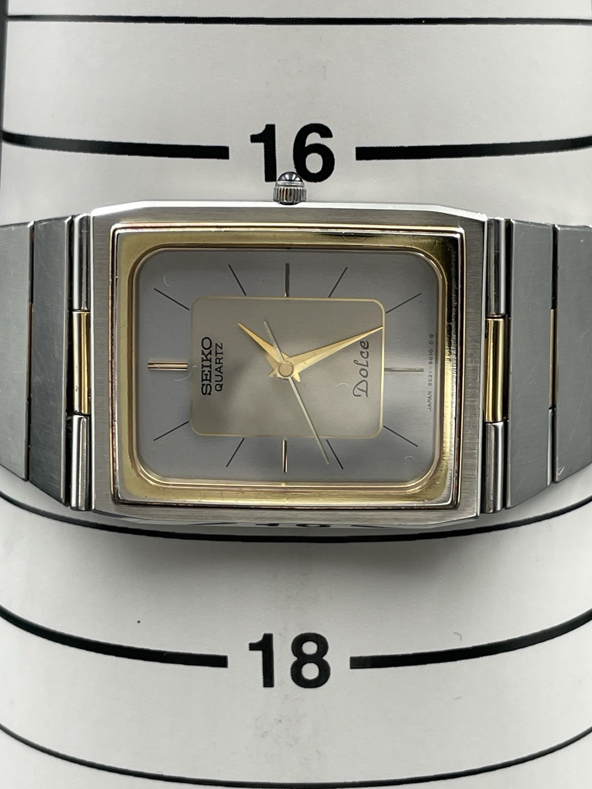 [Very good] Vintage SEIKO DOLCE 9521-5010 Silver Rectangle Quartz Men’s JAPAN